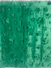 Load image into Gallery viewer, Emerald paws on pearl Willow 36 x 60 (defect end of bolt crease)
