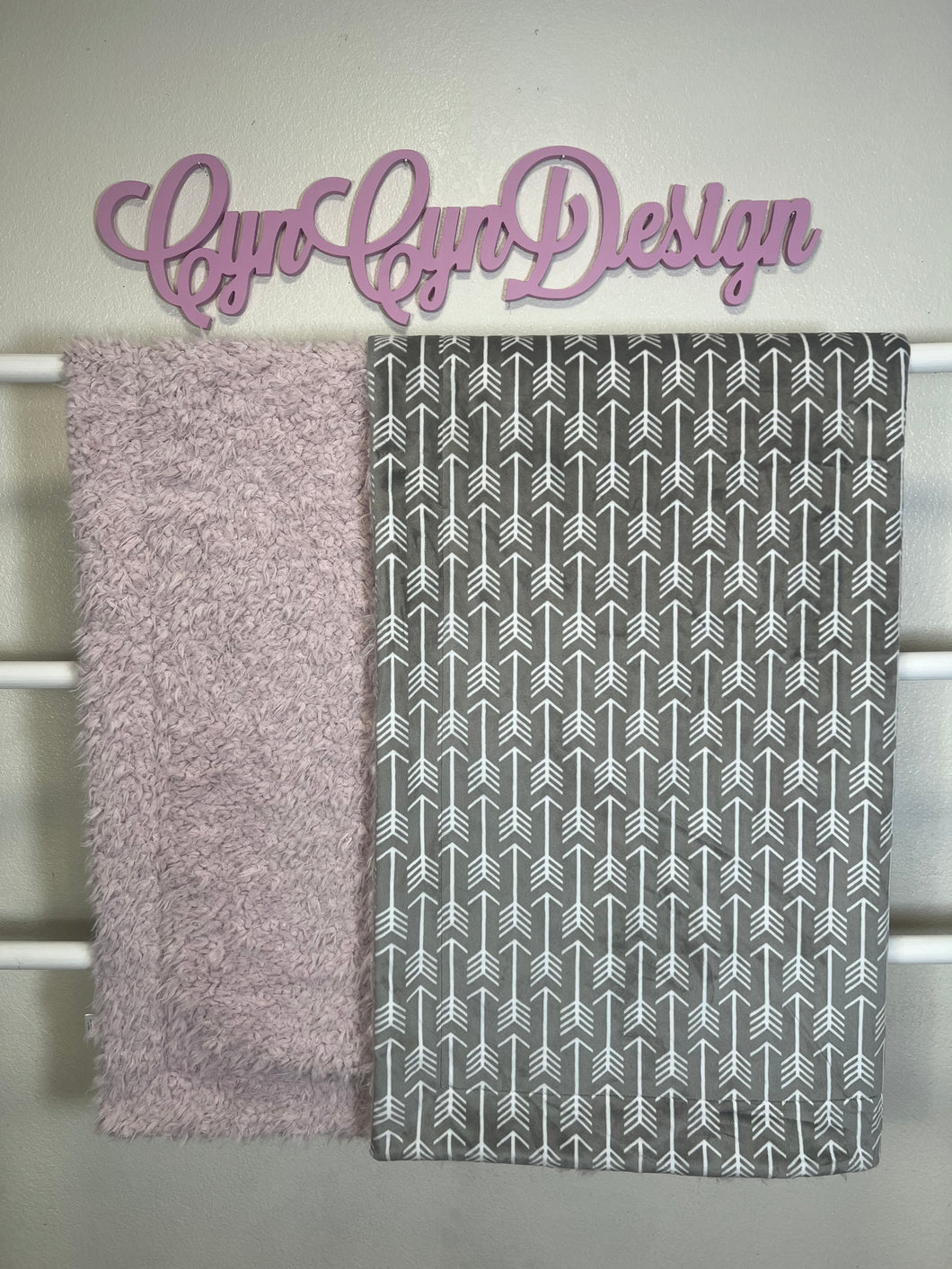 Gray and white arrows print on Rosewater llama (defect, crease) 58x60