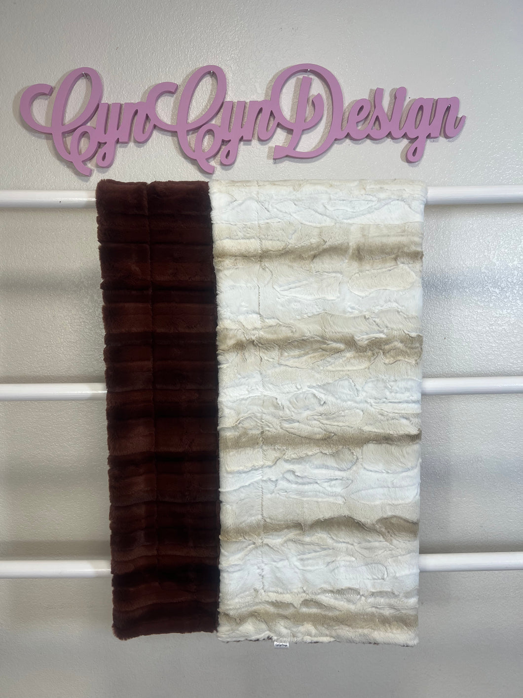 Biscotti angora on autumn Vienna, 36 x 60 defect (very slight creasing)
