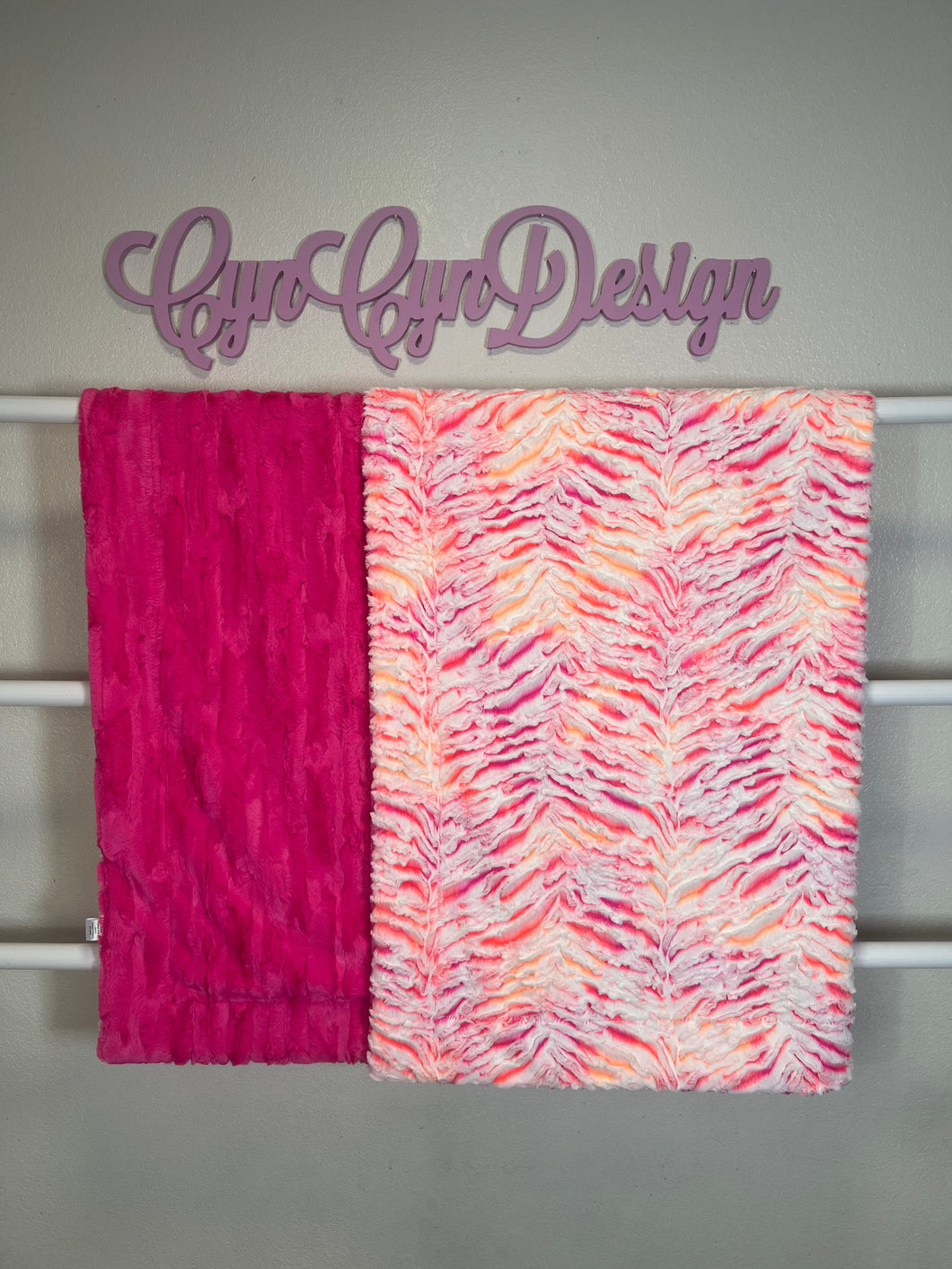 Starfish prism on fuchsia Willow 60x50