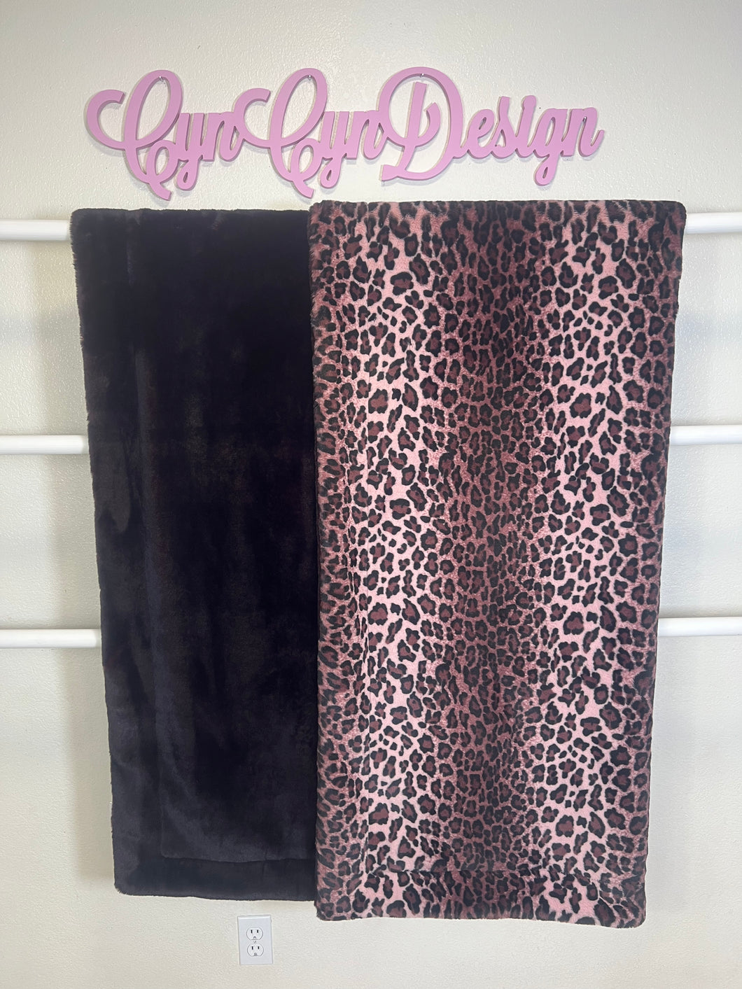 Black cherry Leo bunny on on Cherry cola glazed encore 60x90