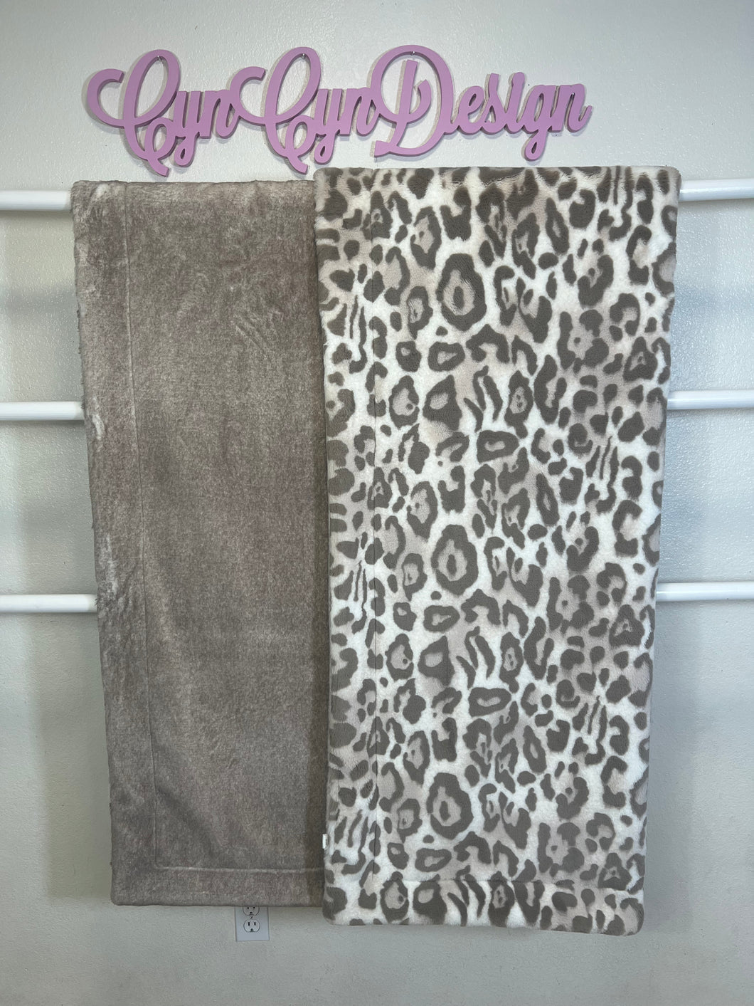 Coconut cream, jungle cat bunny on sand dollar glazed encore 60x90